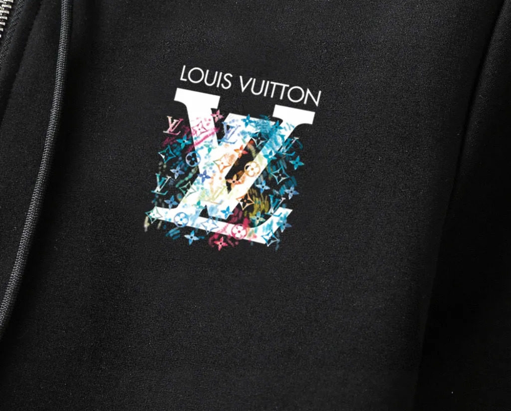 🅿️460 brand [LV Louis Vuitton] (velvet and thickened) 2025 autumn and winter new products, celebrities' favorite fashion-flavored casual suits, clean and neat tailoring, full of urban style. Made of high-quality custom-made fabrics, the lining has excellent thermal insulation effect, feels soft and dry, and the upper body effect is crisp and stylish. The three-dimensional cutting process and the pattern are all of high standards, and the silhouette version has the right benefits! It is not tight at all, and you feel good when you wear it. So many top-quality raw materials create high-end products with unparalleled value. It is the first choice for high-end fashion people. (Size: M-4XL can wear up to 200 pounds)